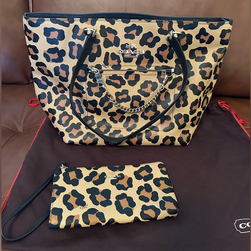 Coach purse and matching wallet